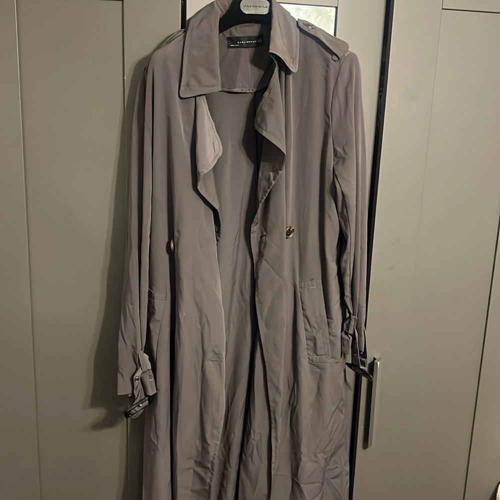 Zara trench coat gray size xs good condition